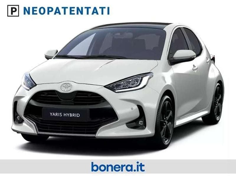 Nuova Toyota Yaris Hybrid Premium 131 CV (96 kW) 2026 Platinum pearl white Berlina
