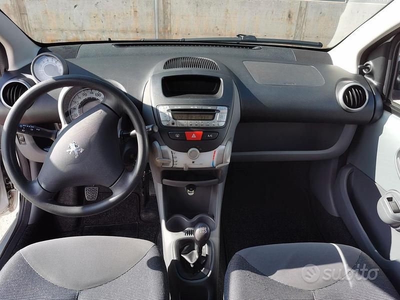 Usata Peugeot 107 68 CV (50 kW) 2007 Grigio Utilitaria
