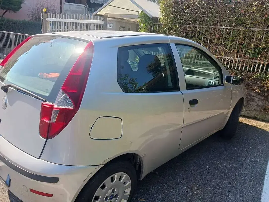 Usata Fiat Punto Classica 60 CV (44 kW) 2007 Argento Utilitaria