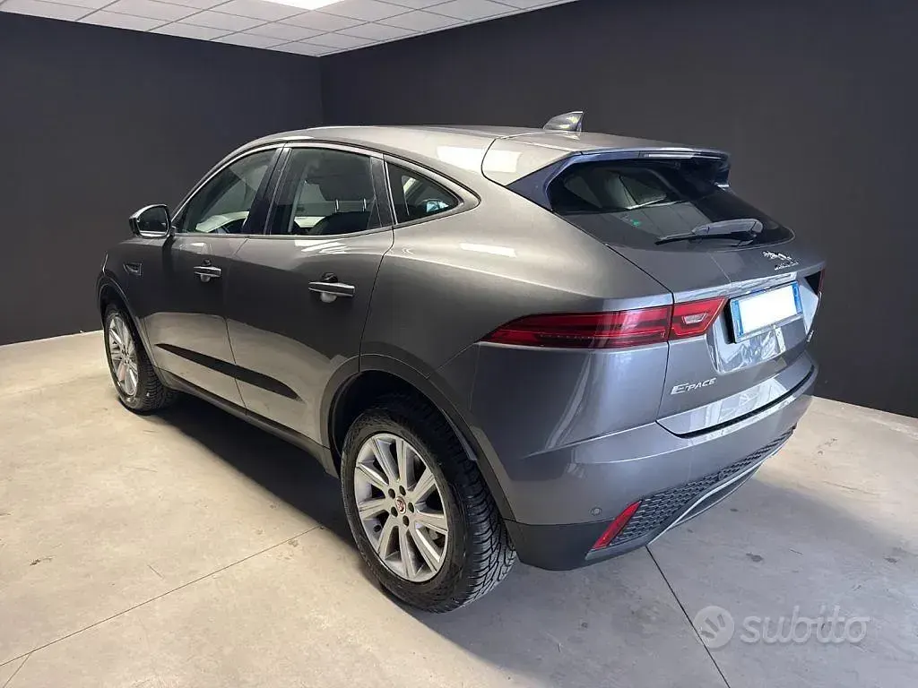Usata Jaguar E-Pace S 150 CV (110 kW) 2020 Grigio metallizzato SUV