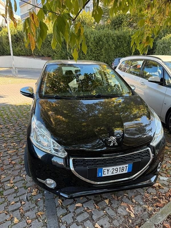 Usata Peugeot 208 2014 Nero Utilitaria