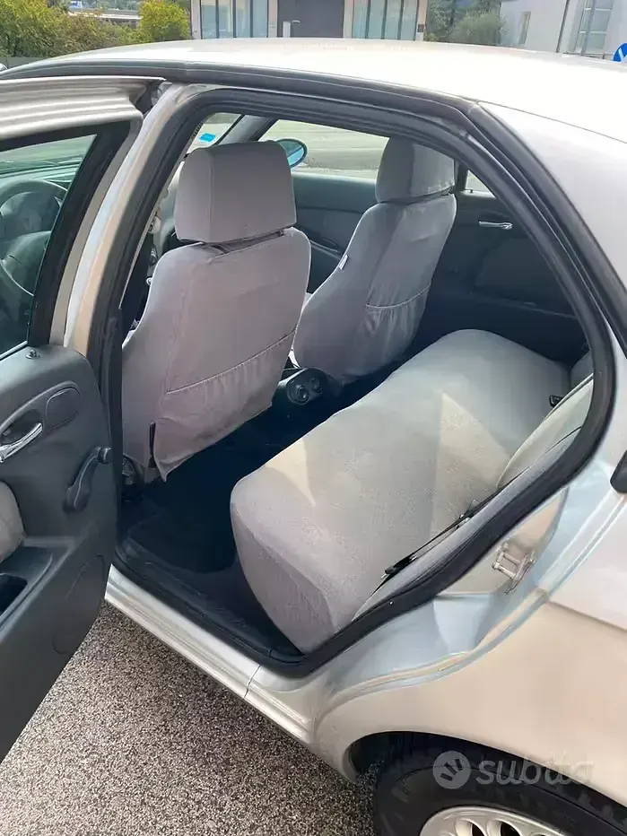 Usata Alfa Romeo 156 144 CV (105 kW) 1998 Grigio Berlina