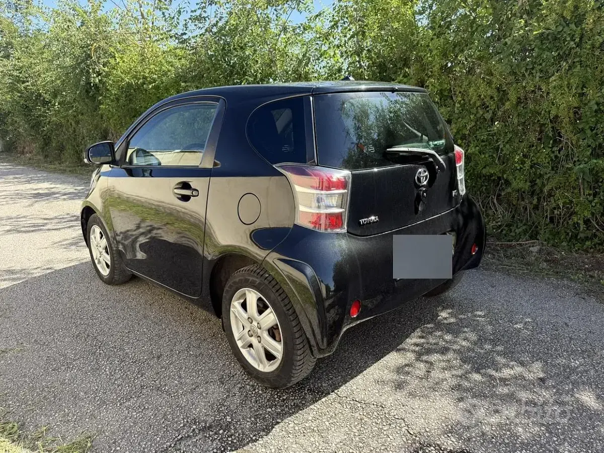 Usata Toyota iQ 68 CV (50 kW) 2009 Nero Utilitaria