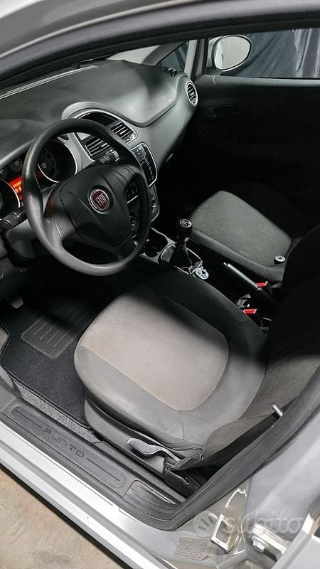 Usata Fiat Grande Punto 77 CV (56 kW) 2015 Grigio Utilitaria