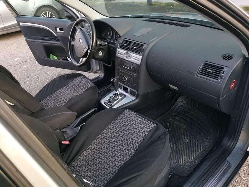 Usata Ford Mondeo Ghia 131 CV (96 kW) 2004 Argento Station wagon