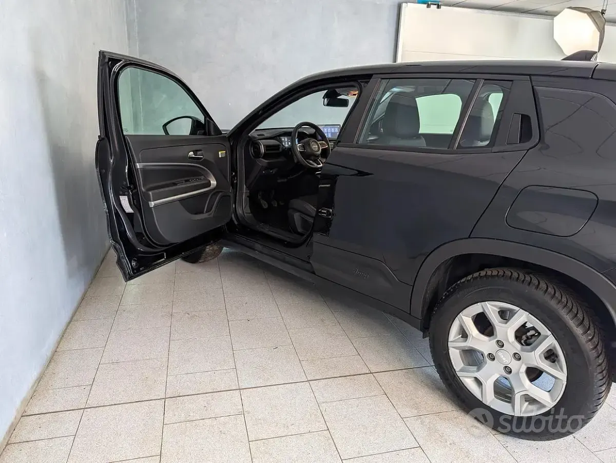Usata Jeep Avenger Altitude 101 CV (74 kW) 2024 Nero SUV