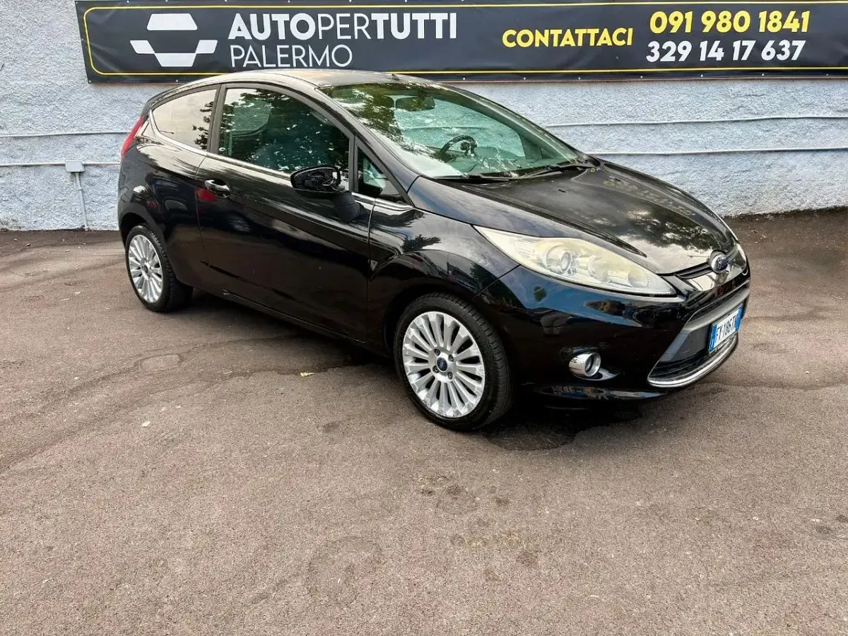 Usata Ford Fiesta Titanium 95 CV (69 kW) 2009 Viola Berlina