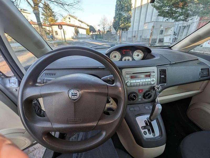 Usata Lancia Musa 109 CV (80 kW) 2005 Grigio Monovolume