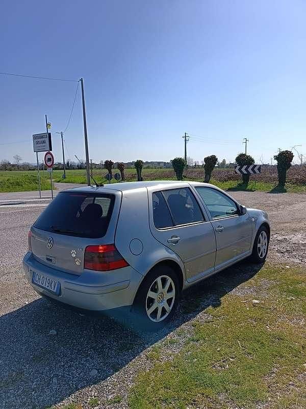 Usata VW Golf IV Highline 105 CV (77 kW) 2003 Berlina