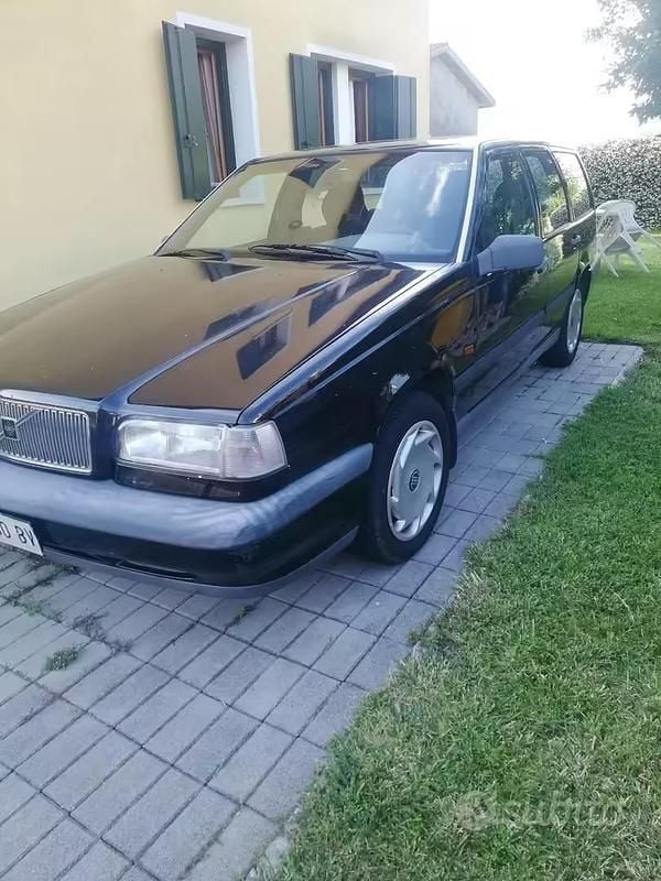 Usata Volvo 850 126 CV (92 kW) 1996 Nero Station wagon