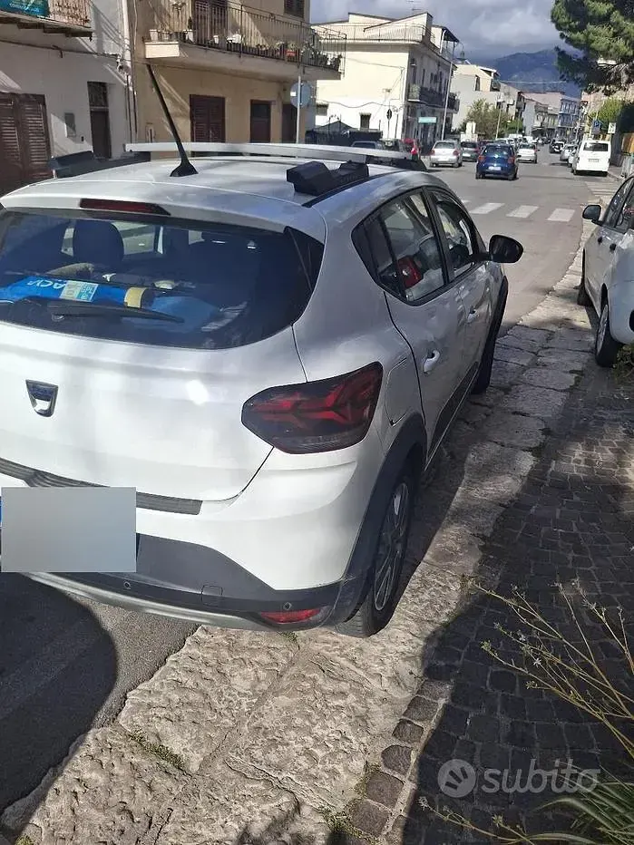 Begagnad Dacia Sandero Stepway 90 HK (66 kW) 2022 Vit Sedan