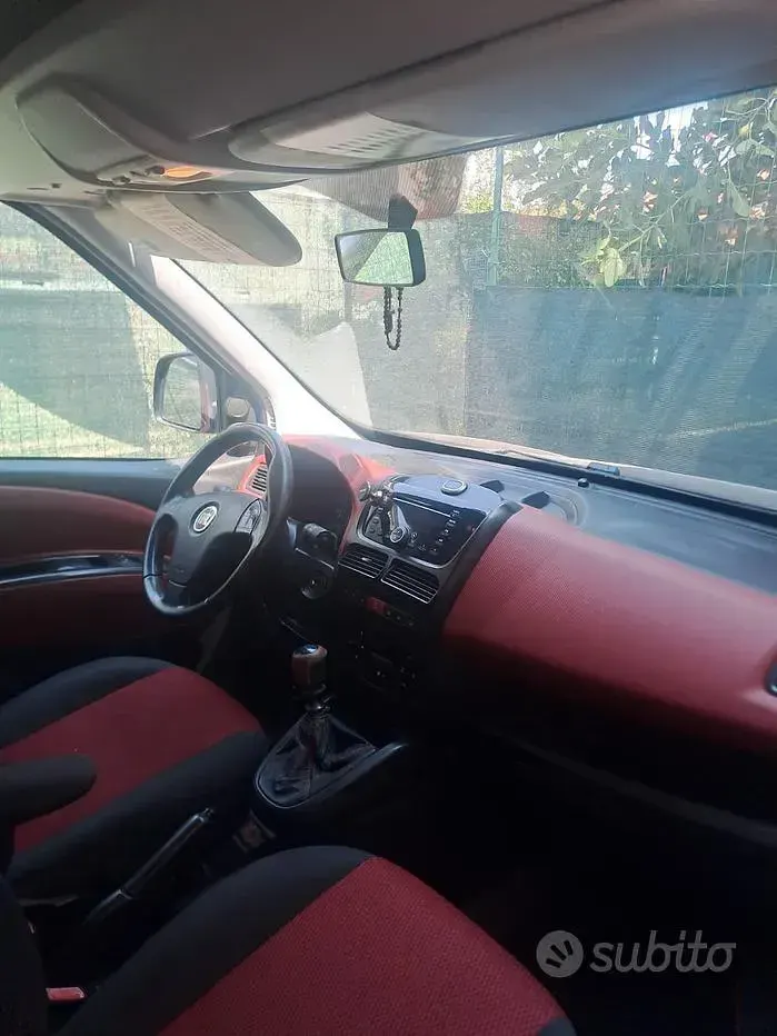 Usata Fiat Doblò 105 CV (77 kW) 2010 Monovolume
