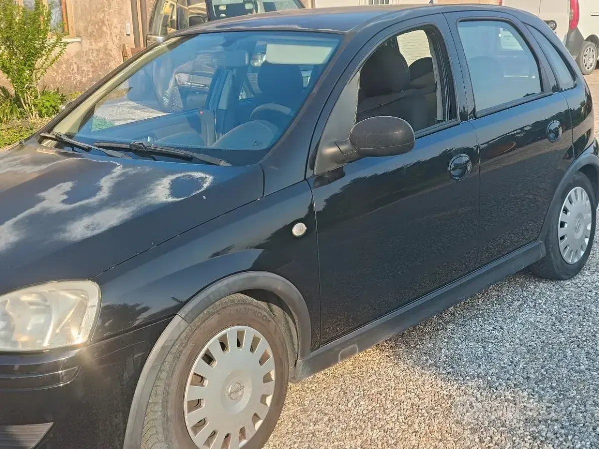 Usata Opel Corsa 69 CV (50 kW) 2004 Nero Utilitaria
