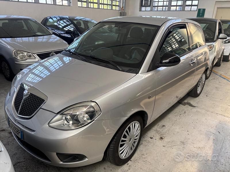 Argento Usata 2011 Lancia Ypsilon Due volumi | 5500 € (Molto cara) - Immagine 1/4