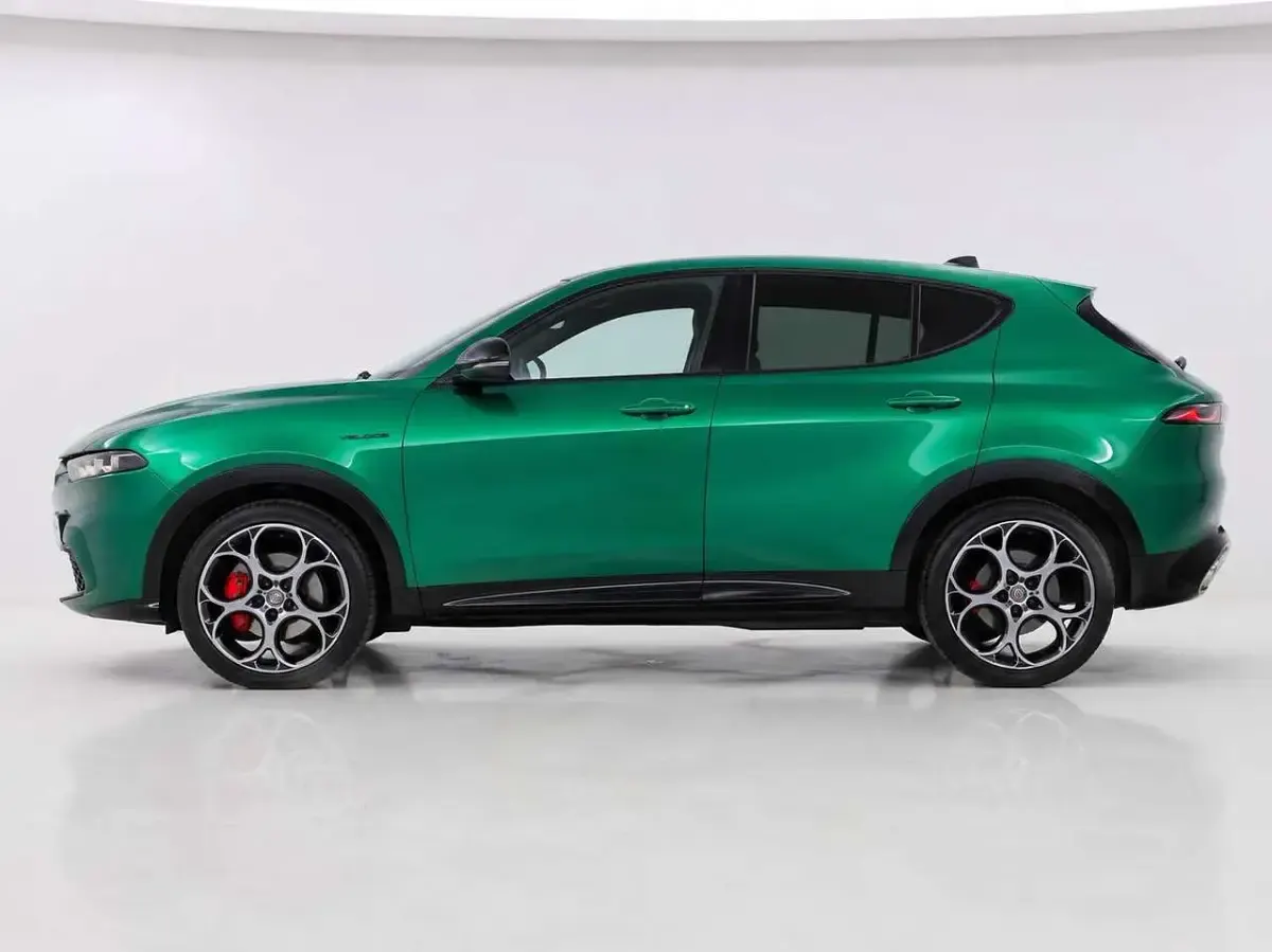 Nuova Alfa Romeo Tonale Veloce 160 CV (117 kW) 2025 Diversi colori SUV
