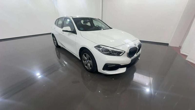 Bianco alpine Usata 2021 BMW 118 Advantage Due volumi | 18.490 € (Super prezzo) - Immagine 1/4