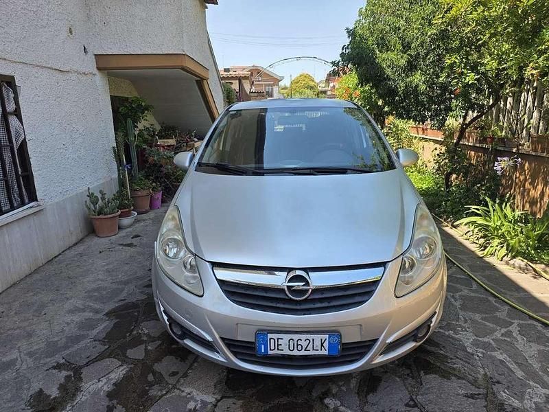 Usata 2006 Opel Corsa Enjoy Tre volumi | 3300 € (Buon prezzo) - Immagine 1/4