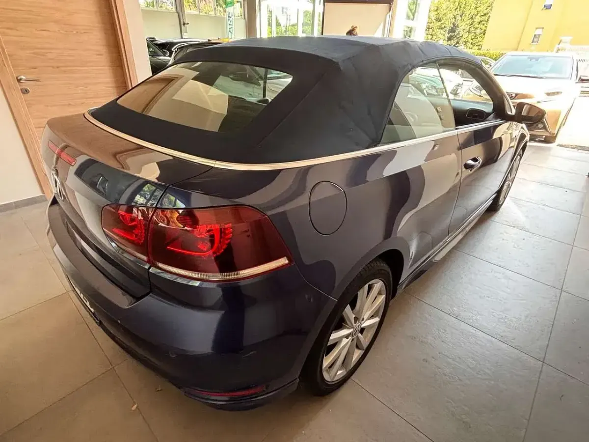 Usata VW Golf VII Highline 110 CV (80 kW) 2017 Blu/azzurro Cabrio