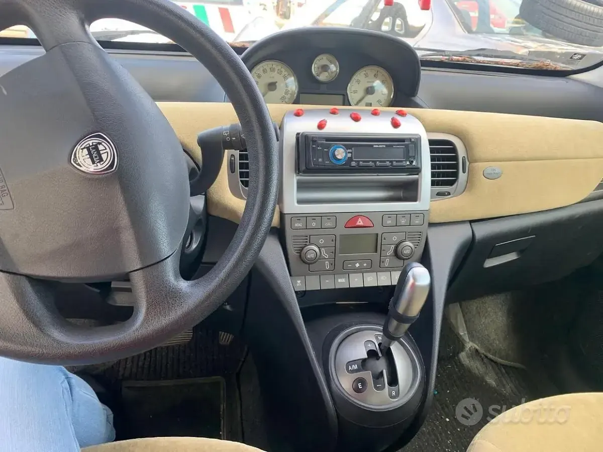 Usata Lancia Ypsilon 95 CV (69 kW) 2004 Bluazzurro Utilitaria