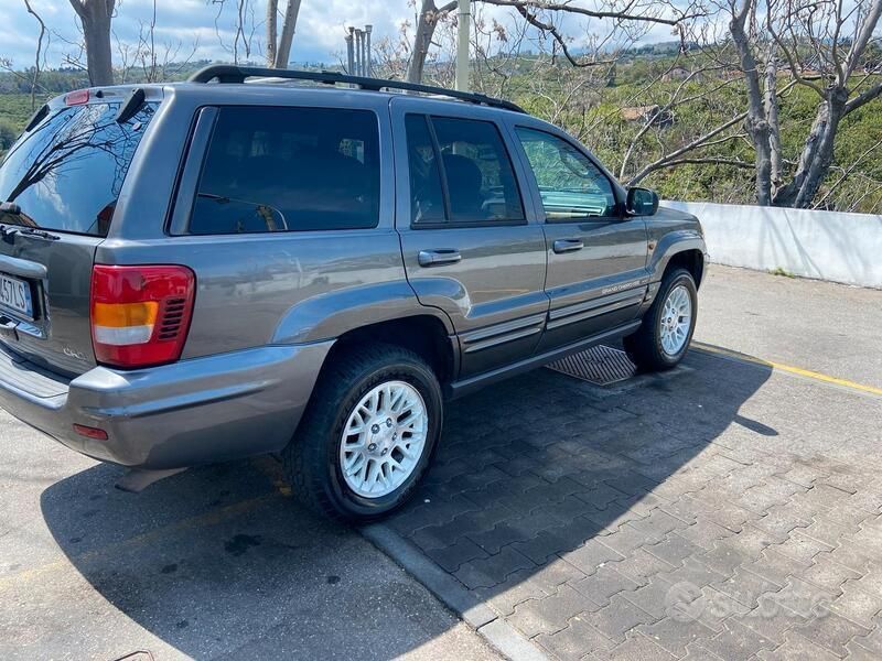 Usata Jeep Grand Cherokee 163 CV (119 kW) 2002 Grigio SUV