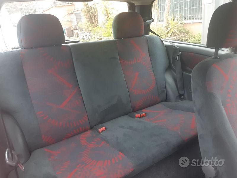 Usata Lancia Ypsilon 86 CV (63 kW) 1999 Rosso Utilitaria