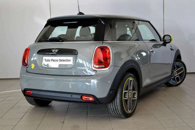 Usata Mini Cooper SE 135 kW (184 CV) 2021 Moonwalk grey metallic Utilitaria