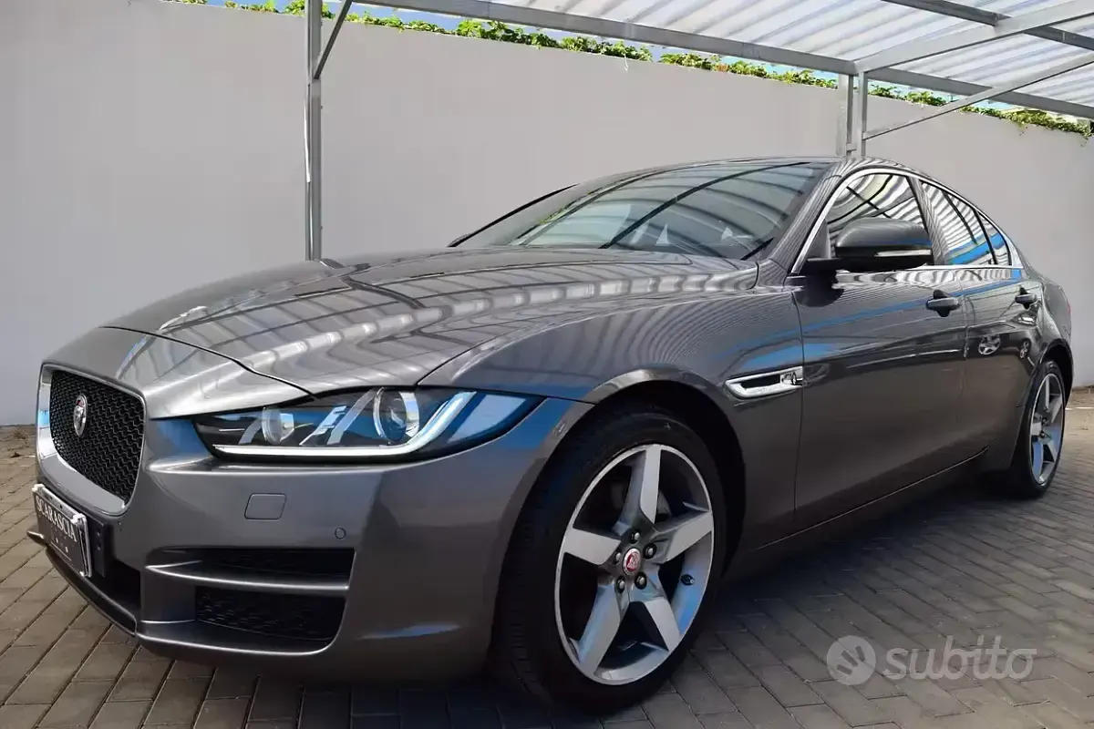 Usata Jaguar XE Prestige 180 CV (132 kW) 2015 Grigio Berlina