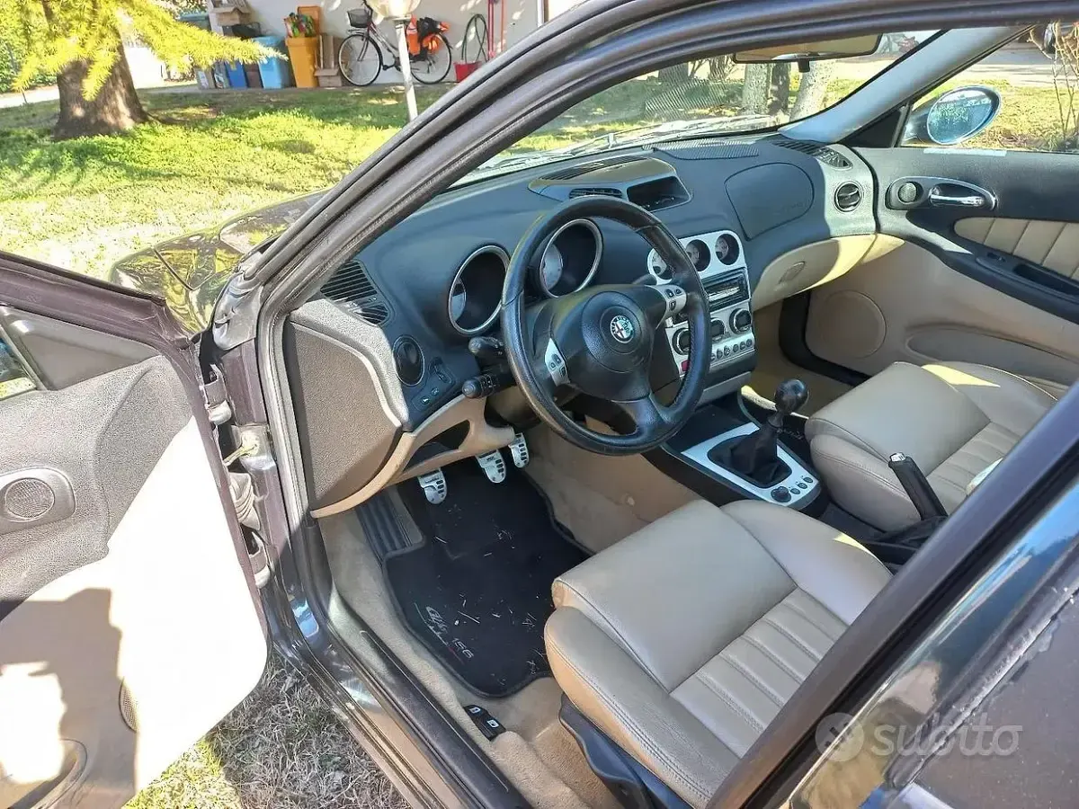 Usata Alfa Romeo 156 116 CV (85 kW) 2004 Bluazzurro Berlina