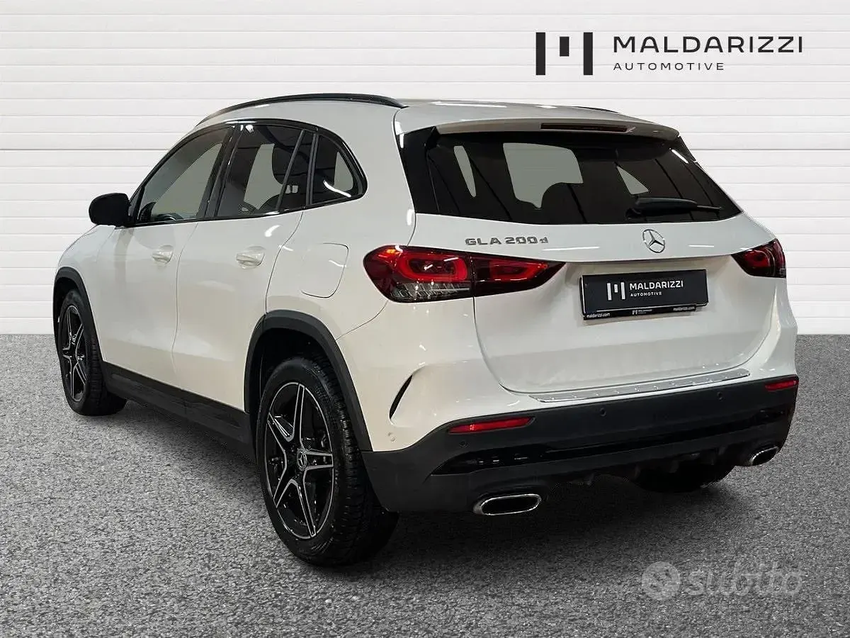 Usata Mercedes GLA200 Premium 150 CV (110 kW) 2022 Bianco SUV