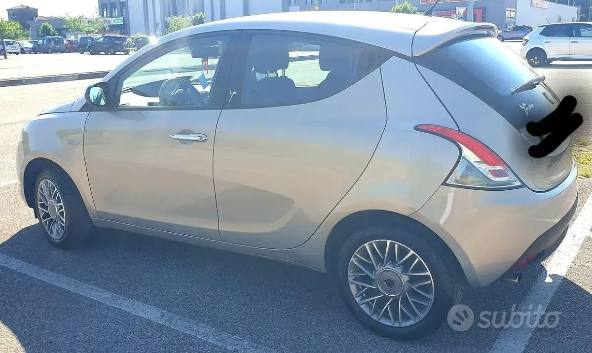 Usata Lancia Ypsilon Platinum 69 CV (50 kW) 2013 Grigio Utilitaria
