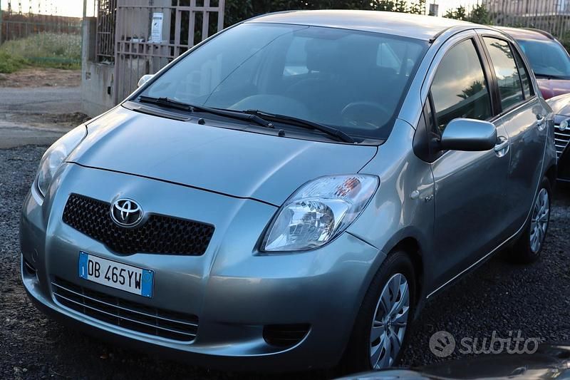 Usata Toyota Yaris 89 CV (65 kW) 2006 Grigio Berlina
