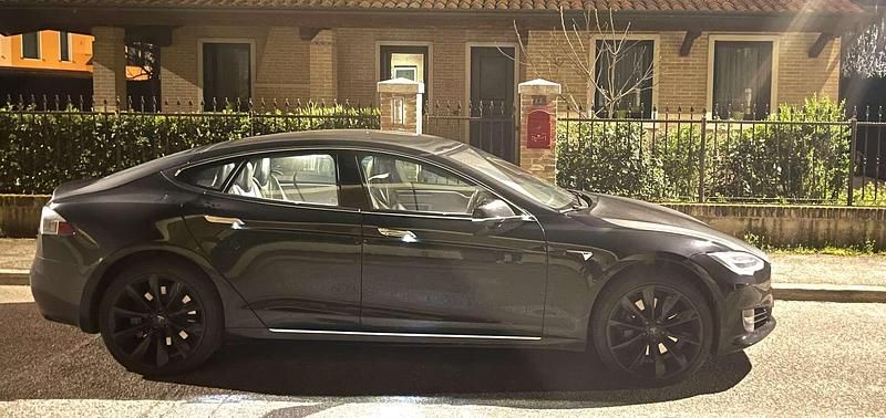 Usata Tesla Model S 375 kW (510 CV) 2018 Nero Utilitaria