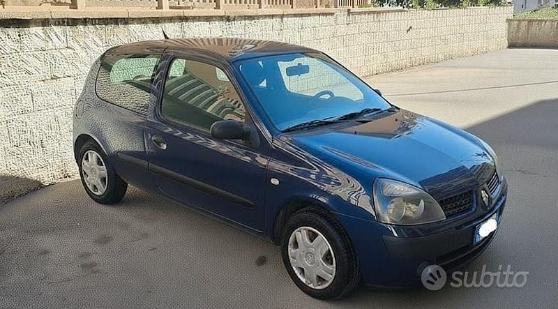 Usata Renault Clio II 2003 Blu Berlina