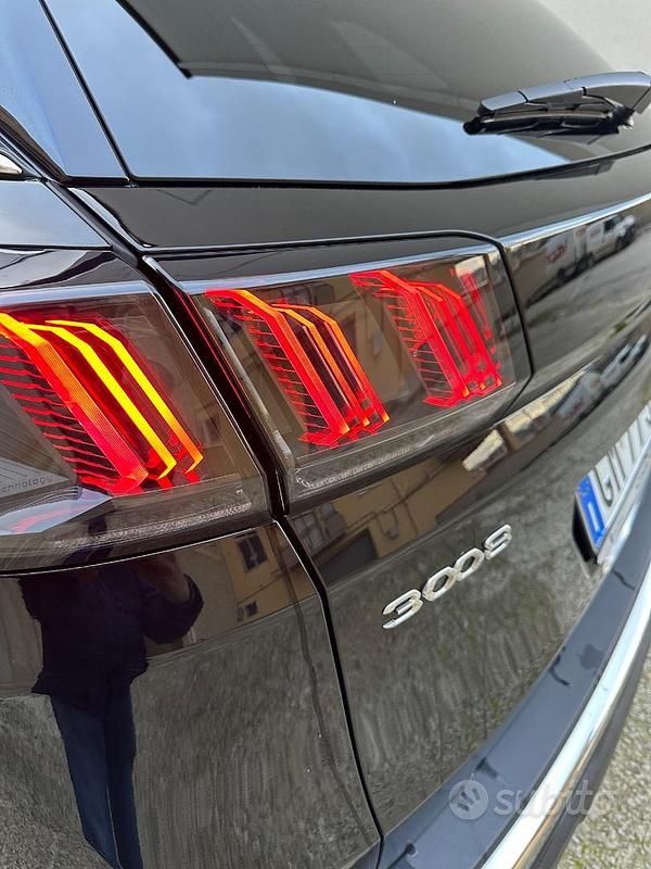 Nero Usata 2023 Peugeot 3008 Monovolume | 27.000 € - Immagine 1/4
