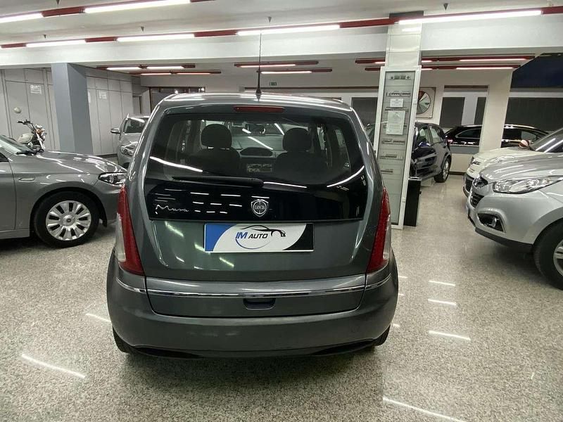 Usata Lancia Musa 77 CV (56 kW) 2011 Grigio Monovolume