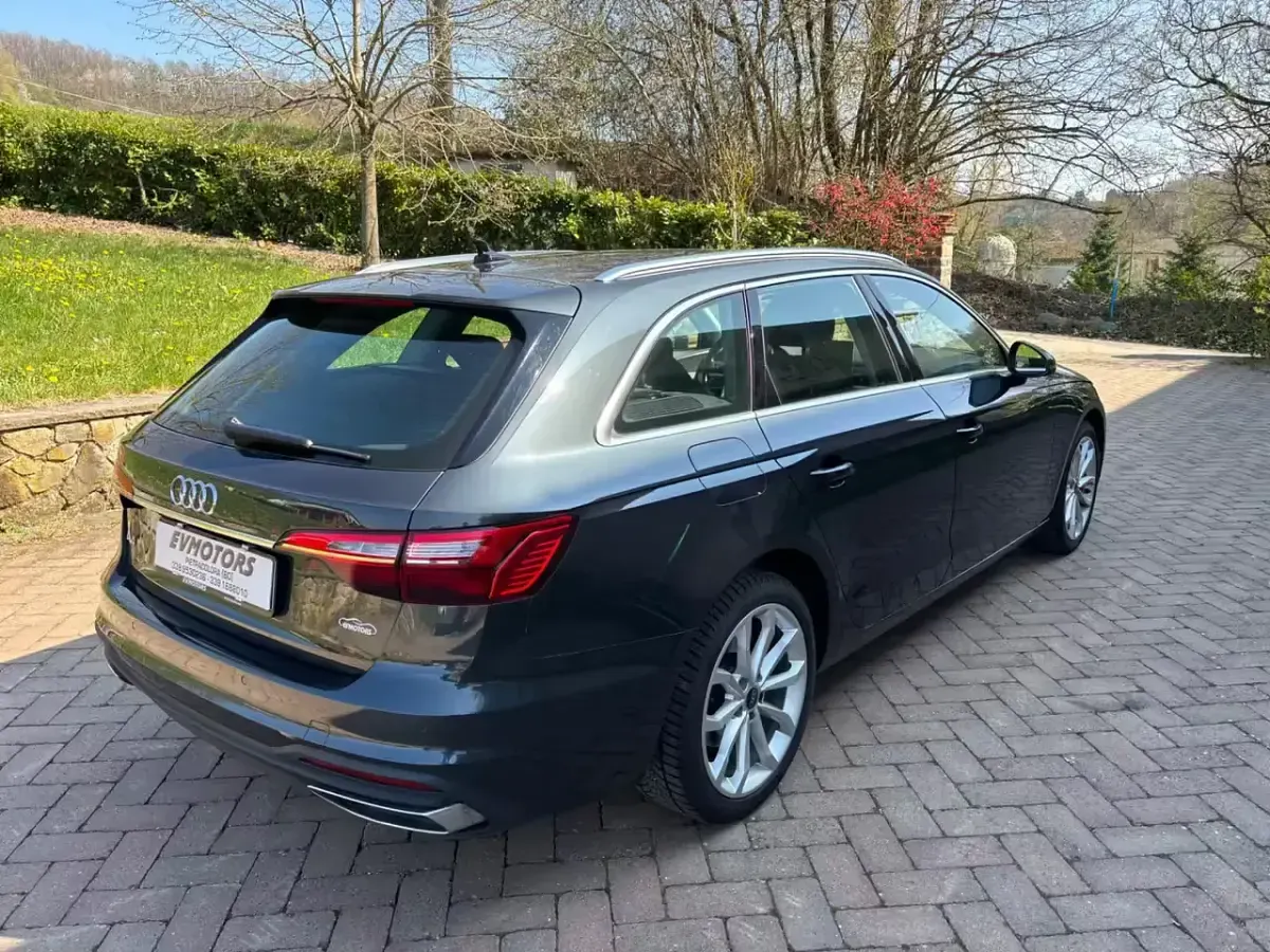 Usata Audi A4 135 CV (99 kW) 2024 Grigio Station wagon