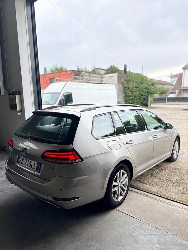 Usata VW Golf VII Sport 115 CV (84 kW) 2018 Grigio Station wagon