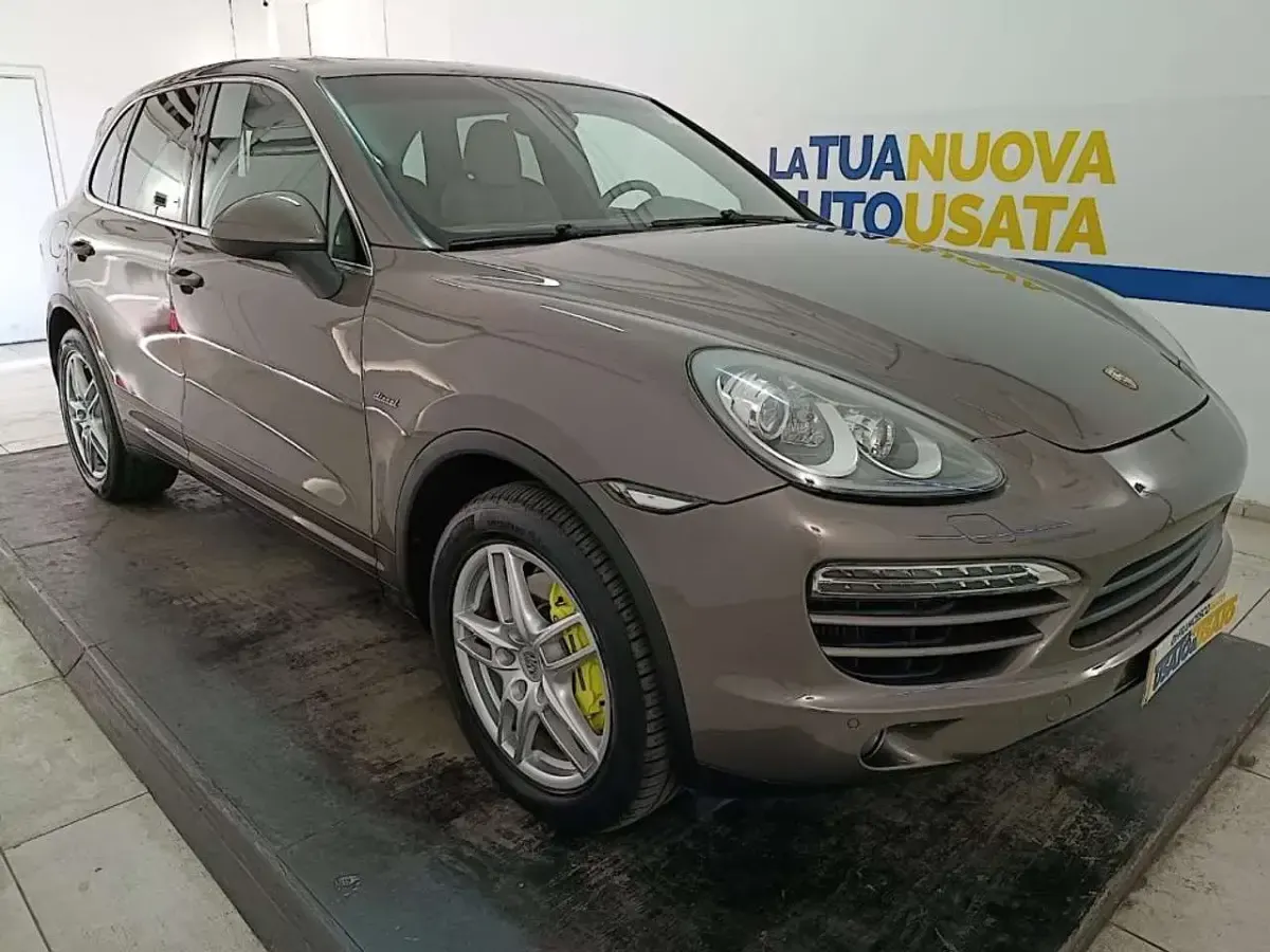 Usata Porsche Cayenne 245 CV (180 kW) 2012 Marrone metallizzato SUV