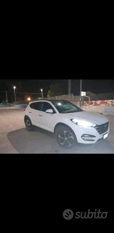 Usata Hyundai Tucson Xpossible 141 CV (103 kW) 2016 Bianco SUV