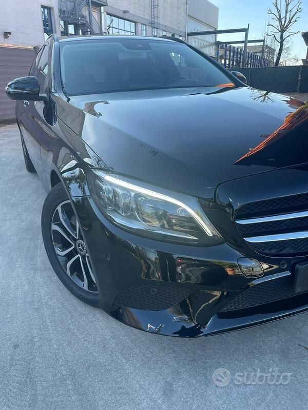 Usata Mercedes C180 122 CV (89 kW) 2019 Nero Berlina