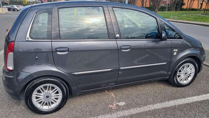 Usata Lancia Musa 77 CV (56 kW) 2009 Monovolume