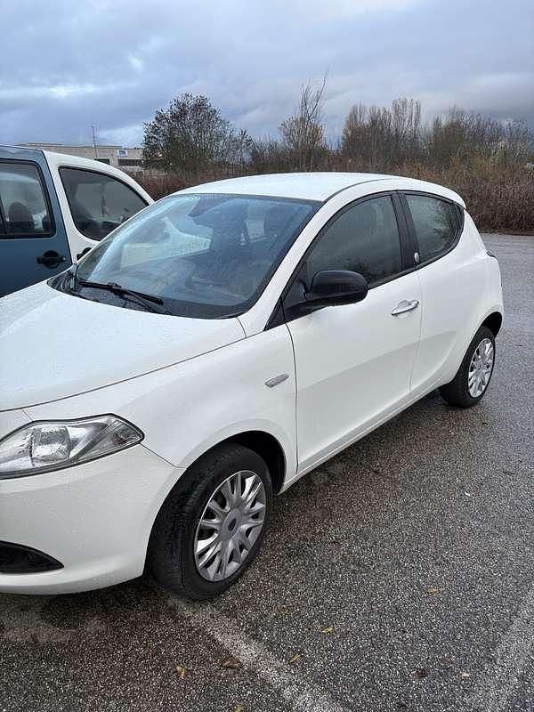 Usata Lancia Ypsilon Gold 80 CV (58 kW) 2013 Utilitaria