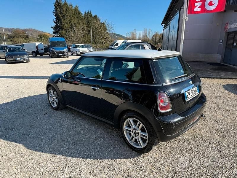 Usata Mini Cooper D 111 CV (81 kW) 2011 Nero Utilitaria