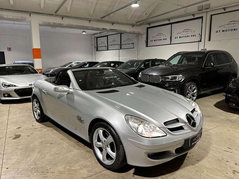 Usata Mercedes SLK200 163 CV (119 kW) 2007 Argento Cabrio