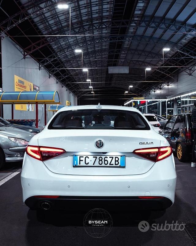 Usata Alfa Romeo Giulia 150 CV (110 kW) 2016 Bianco Berlina