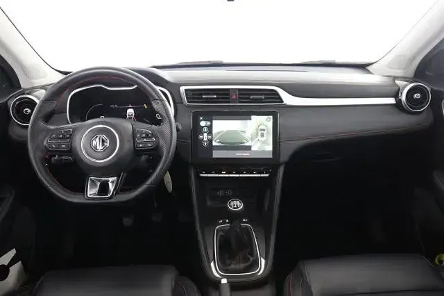 Usata MG ZS Luxury 106 CV (77 kW) 2024 Monument silver SUV