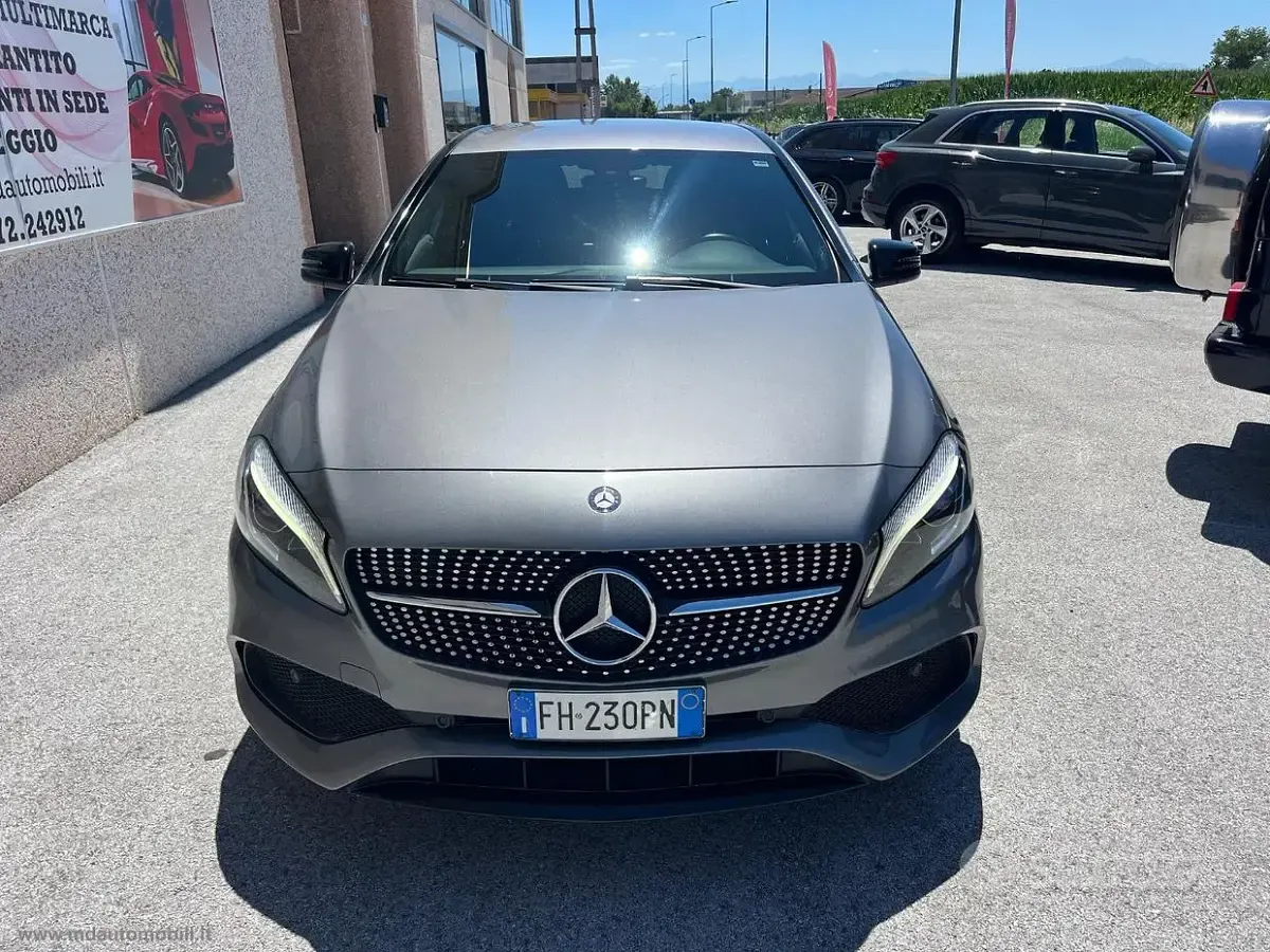 Usata Mercedes A180 Premium 109 CV (80 kW) 2017 Grigio Utilitaria