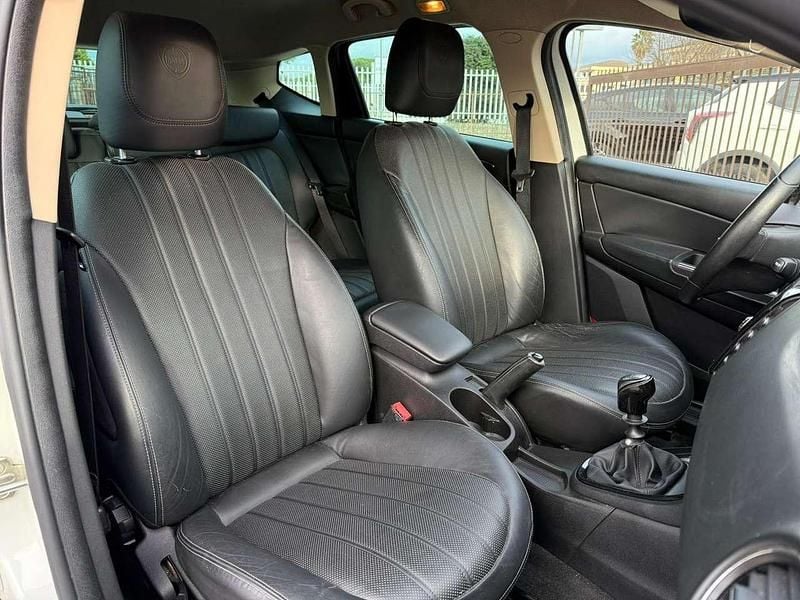 Usata Lancia Delta Gold 120 CV (88 kW) 2014 Bianco Utilitaria