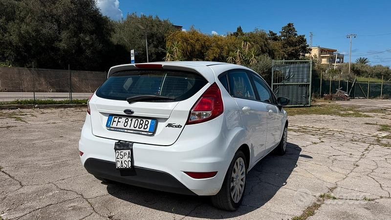 Usata Ford Fiesta Business Edition 60 CV (44 kW) 2016 Bianco Utilitaria