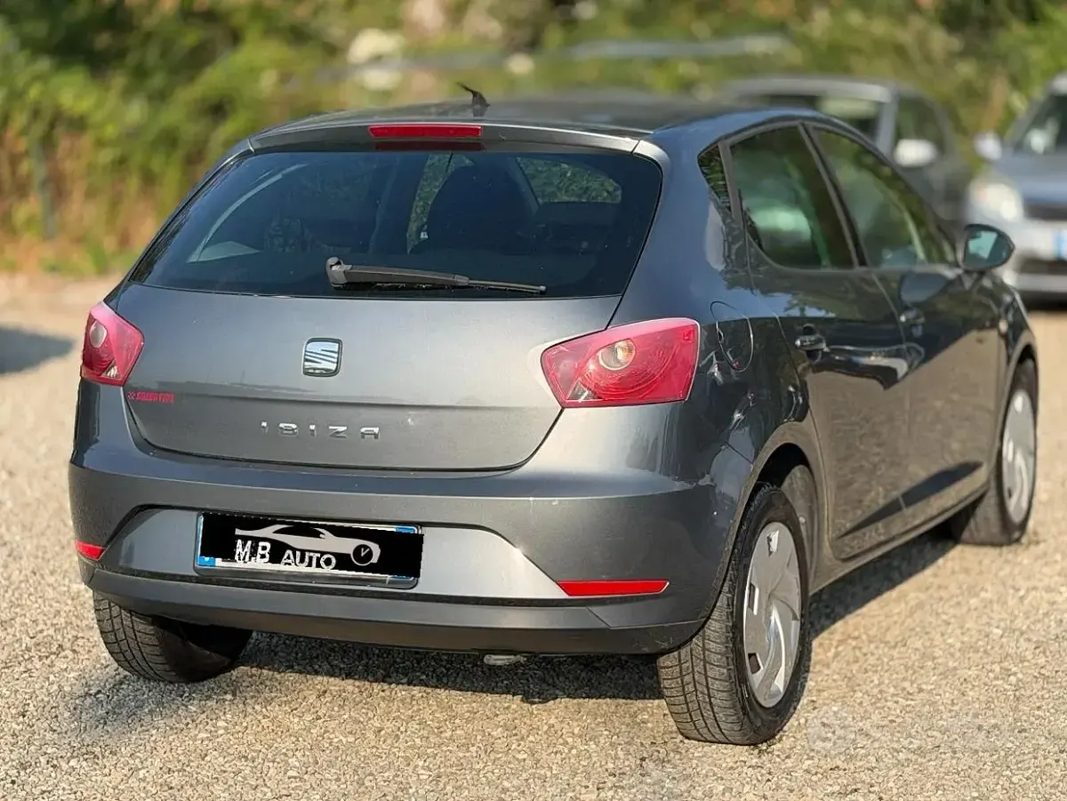 Usata Seat Ibiza 75 CV (55 kW) 2012 Grigio Berlina